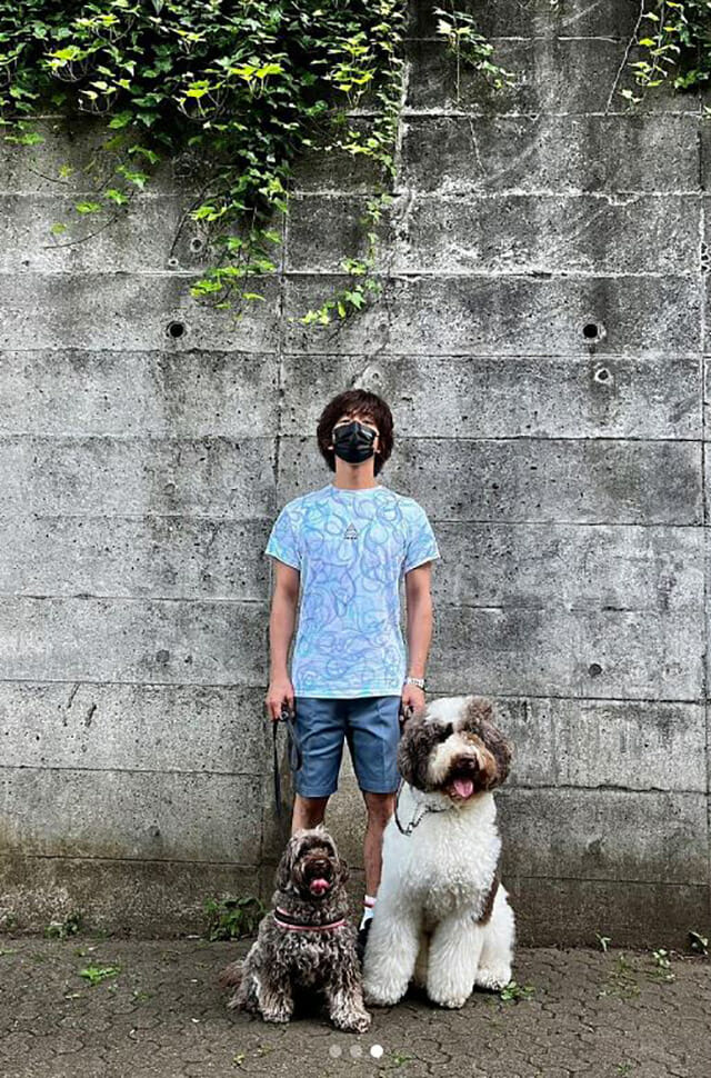 木村拓哉 愛犬2匹と長距離散歩 Kōki はキス動画を公開 木村拓哉 愛犬2匹と長距離散歩 Kōki はキス動画を公開