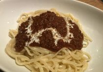 東洋大学「日本一の学食」運営会社、大学が年4カ月休業でも利益が出る秘密