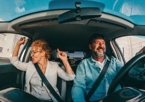 ドライブ中に聴くと危険な曲、意外にもクラシックが1位！