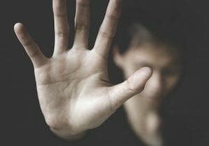 「なぜ逃げないのか」DV被害者しか知らない、DV加害者の本性と誤解