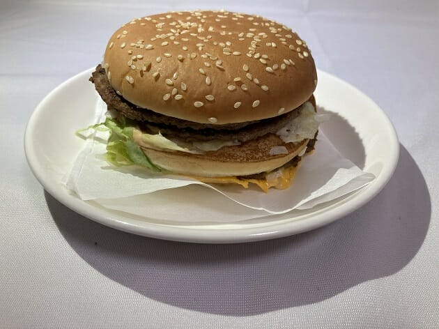 マクドナルド、半端ない満足感のギガビッグマック…この夏試すべき5品の画像3