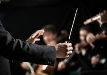オーケストラの完全に調和した和音は神の領域？わざとタイミングをずらして演奏