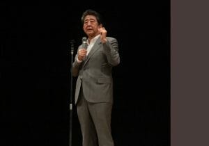 アベノミクス、貧富の差が「縮小」していた…世間の評価とは逆、景気回復は停滞