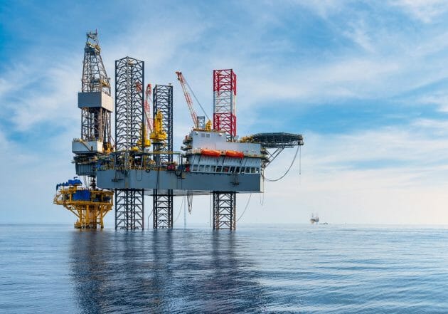 原油とガソリン「需要破壊」で価格下落の兆候…なぜロシアの原油生産量が回復？