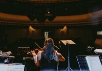 広瀬香美や小室哲哉がオーケストラ公演する理由…実は“おいしい仕事”？