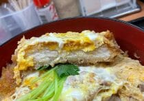 「かつや」史上最強コスパだが賛否両論…カルビ焼肉&カツ合い盛り丼790円の妥当性