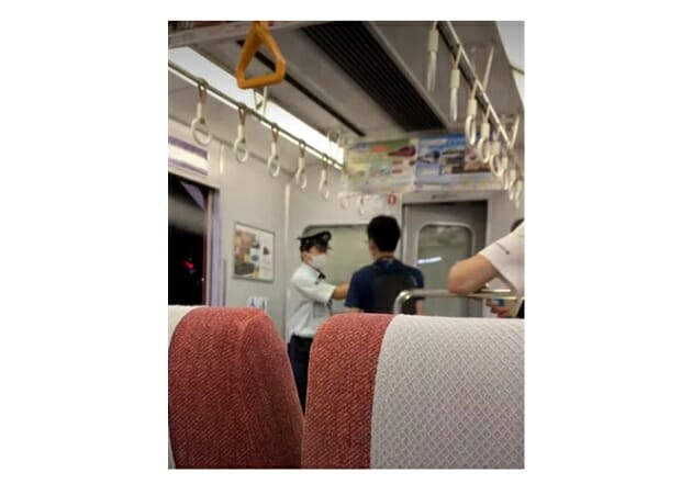 ネット上に投稿された、近鉄名古屋駅で車内通報ボタンを押下した撮り鉄の男性を撮影した動画