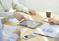 【投資体験レポ】つみたてNISAが不調で心配…米国株式の乗り換えたほうがいい？