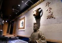 24時間営業の不夜城、新宿「龍乃都飲食街」の全貌…圧巻＆唯一無二の施設