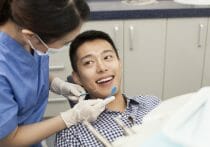 平均的日本人、70歳超で10本の歯を失っている！健康寿命を延ばすカギは入れ歯？