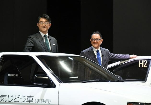 トヨタ、社長交代の深層…「クルマをつくる会社」からの脱却を図る