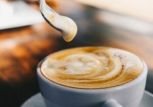 人気の期間限定コラボカフェのメニューが高くなってしまう必然的理由とは？