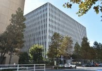 東京新聞、ジビエの生食を推奨？カラスの刺し身を「貴重な食文化」、厚労省が警鐘