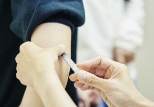 新型コロナワクチンはもう打たないほうがいい？3回以上は免疫力が低下との報告も