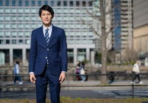 スマホ通信料、月1万円→60歳まで総額384万円は妥当？お金が貯まる人の発想法