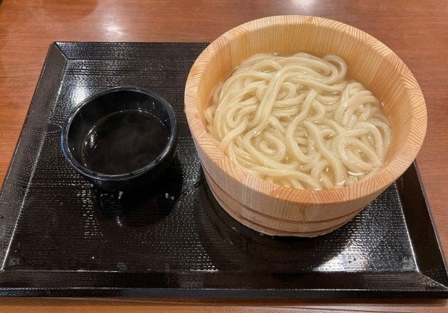 丸亀製麵、青い服「一つ星麵職人」いる店舗／いない店で実食→意外な結果