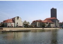 宝塚歌劇団員、事実上「阪急電鉄社員」でも業務委託契約で過重労働、死亡事故に