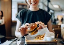 素手でかき混ぜたジュース提供が物議…「手の常在菌を使った発酵」はどれほど危険か