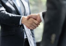 夜間に登山、穴掘り競争…「社員を極限まで追い込む」研修の意外な費用対効果