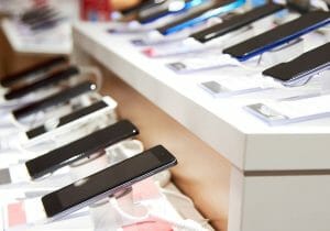 ドコモとKDDIとソフバン、事務手数料が同額なのは違法？公取委に見解を聞いた