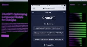 対話型AIサービス 利用経験1位はChatGPTだが、“ガチ勢”が利用するのは…【MMD研究所調べ】