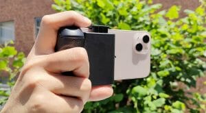 3COINS(スリコ)の「ワンハンドシャッター」が超便利 –  片手でスマホの写真が撮れる！