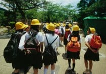 なり手がいない…公立学校教員の定員割れ続出、さらに無償残業の長時間化の動き