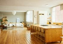 スタバも行けず…年収1千万円でも生活苦しく　3割は税金等に、各種手当も対象外