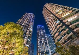 タワマンに住んで後悔・退去した人たちの理由…住民トラブル、騒音、体調不良