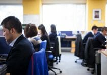 高齢世代の負担が増加？金融所得に応じて医療・介護保険の保険料が変動、政府が検討