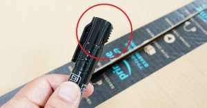 ダイソーで110円のダンボール開梱「オープナー付油性ツインマーカー」が超便利だった！