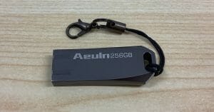 「データが消えるUSBメモリ、その原因は…」極悪商品に絶句 – 悪質極まりない仕様!!