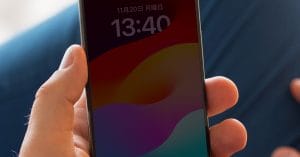 iPhoneの画面が暗くなるのは「故障」？画面の暗さの原因と対処法