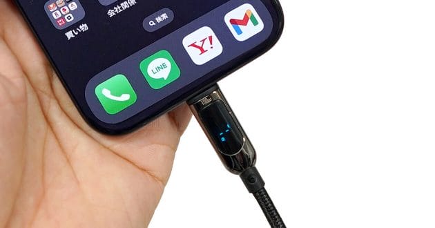 iPhone 15の充電状況がひと目で分かる – LEDディスプレイ付きUSB-Cケーブルが超便利！