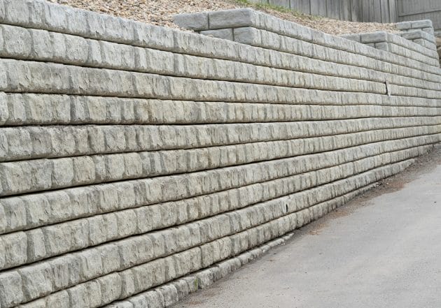 マンション敷地に擁壁、造り直しに5千万円…旭化成ホームズ、説明せず販売か