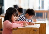 小学校「デジタル教材」先進国スウェーデンで学力の低下が顕著…脱デジタルへ
