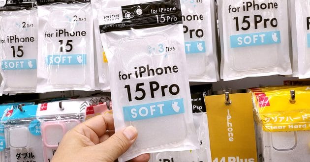 ダイソーで110円のiPhone 15用スマホケースは問題なく使えるの？　実際に買ってみた！