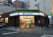 ファミマ、2千店イートイン廃止の密かな狙い…複雑な「コンビニ壁際」事情