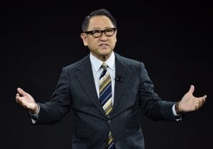 トヨタ会長が”走り屋の聖地”大黒PAに現れ騒然…若者に配っていたモノとは