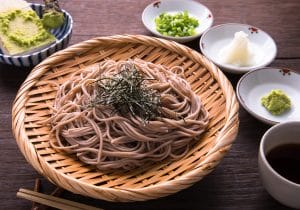 人気の蕎麦店、店員が女性客に激高、トイレ前で「中に入れ」…トラブルの背景