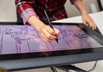 人気漫画家、Webtoon配信のため1年も無収入→車や土地を売り費用捻出