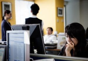 住宅販売の営業職、過酷すぎて9日で退職…年収2千万円も、24時まで残業？