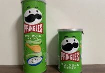 「空間を売ってる？」のプリングルズが「容器縮小して内容量そのまま」と開き直る