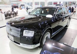 電柱を倒壊させても軽傷…トヨタ・センチュリー、価格2千万円の特殊な価値