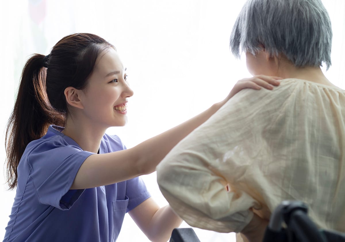 介護業界、20年前も今もずっと人手不足の根深い理由「給与水準は悪くないが」の画像1