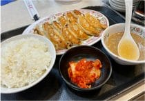 王将愛がやばい「餃子の王将 ワイヤレスイヤホン」が話題 – 入手方法は？