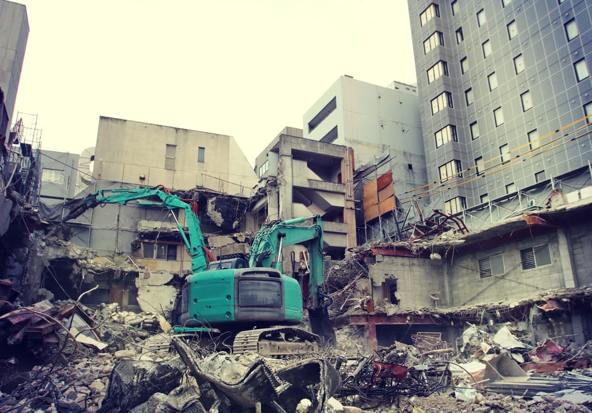 東京都心・浜松町駅前で「粗雑すぎる解体工事」…寄せ集め集団で粗悪な工事かの画像1