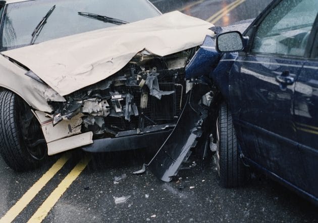 なぜ保険会社はいつも異様に低い補償額提示？交通事故で修理代530万円に半額