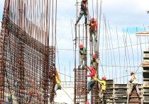 大卒就職者が4割増で事務職希望者が過剰→建設・運送現場が人手不足の悪循環