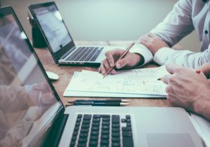 債権管理システム比較ガイド2025｜DSO短縮とAI自動化で選ぶおすすめ13選